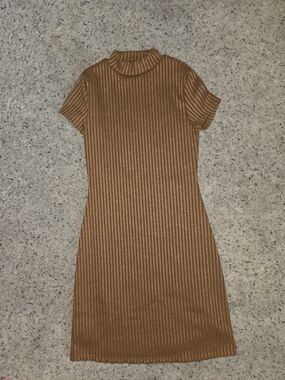 Ribbed Short-Sleeve Mock Neck Dress in Camel